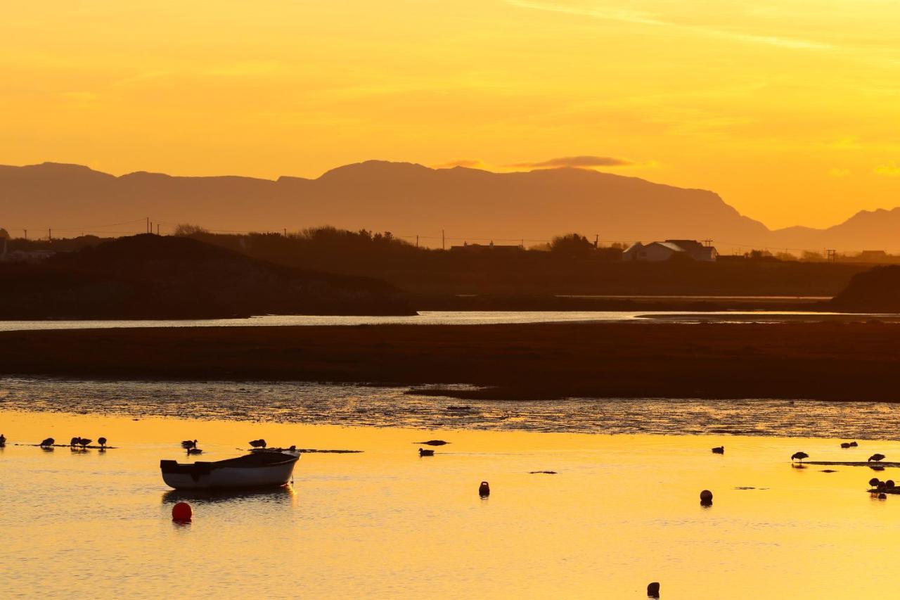Caban Cariad Holyhead Esterno foto